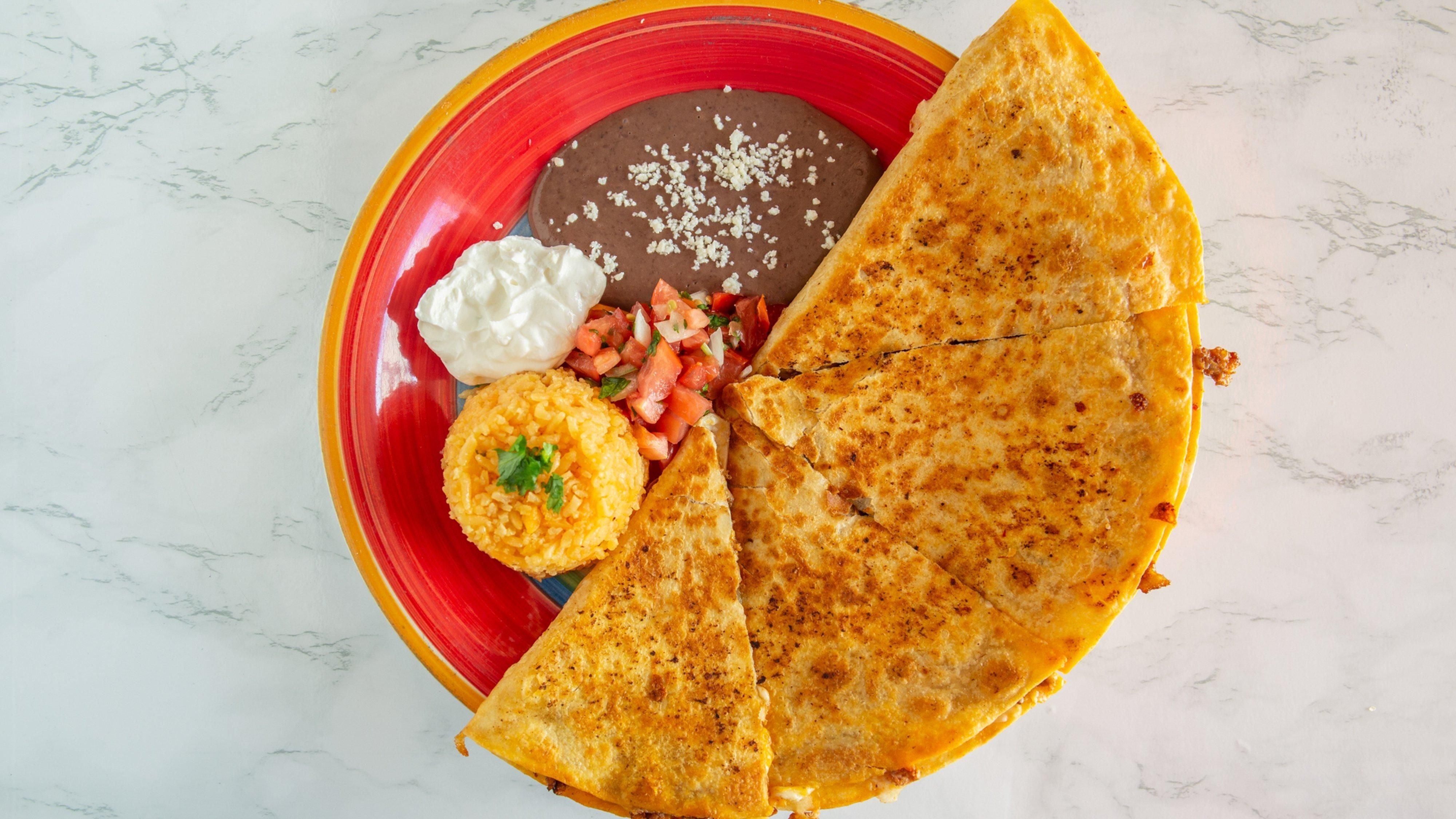 3 quesos quesadilla.