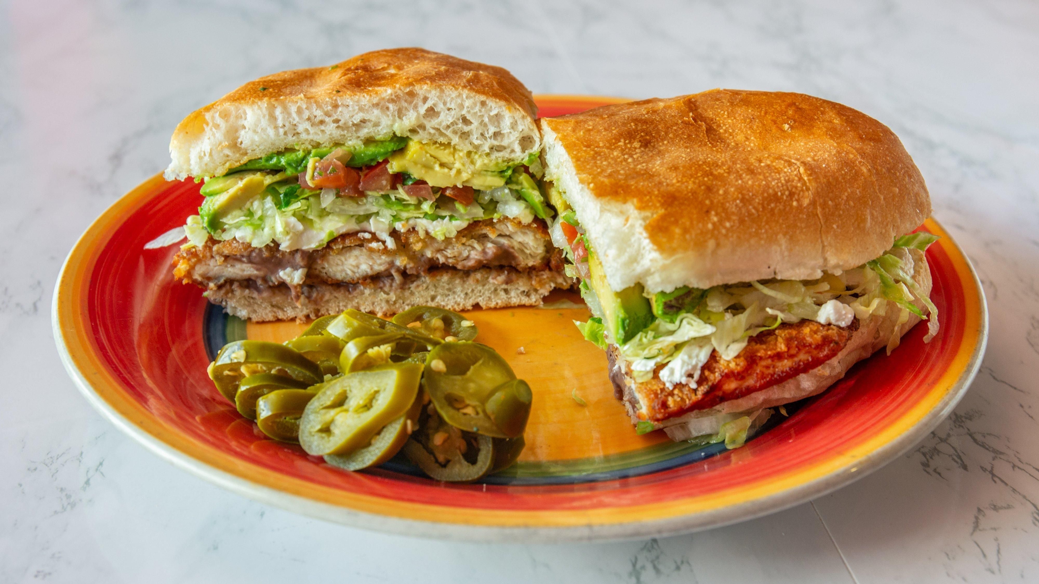 Milanesa de pollo torta.
