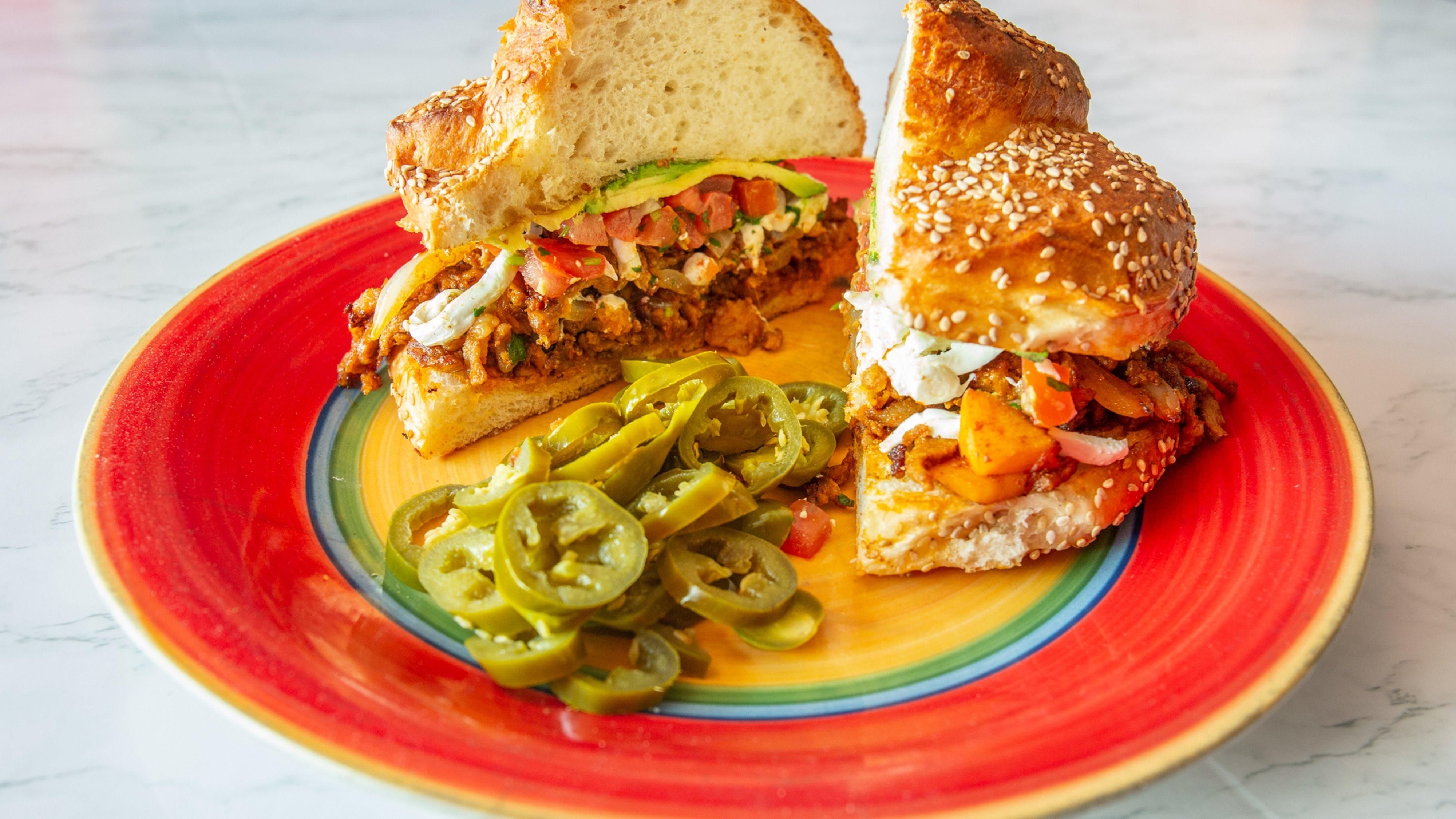 Chorizo cemitas poblanas.